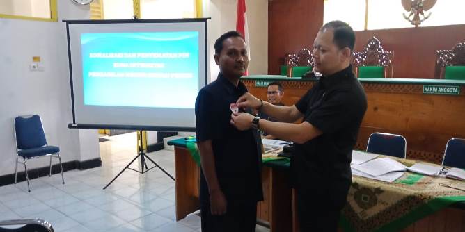 Penyematan PIN Zona Integritas Pada Pengadilan Negeri Sungai Penuh